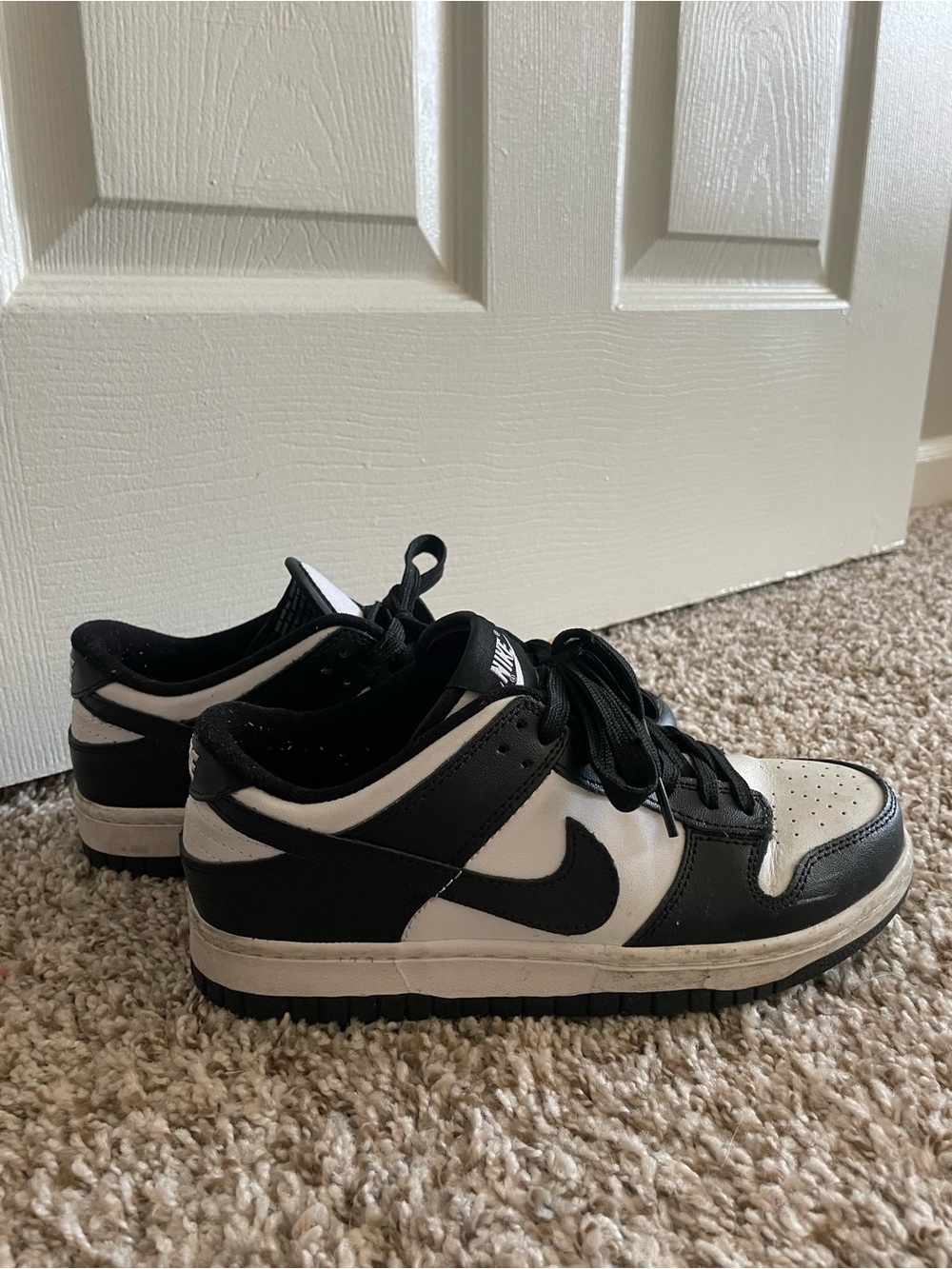 Nike Black & White Low-Top Sneakers - Picture 2 of 6